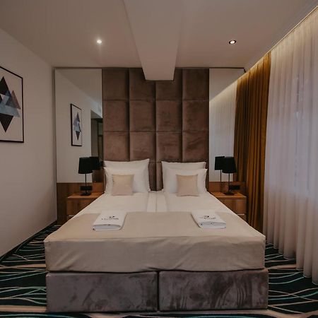 Hotel Vertigos Tuzla Extérieur photo