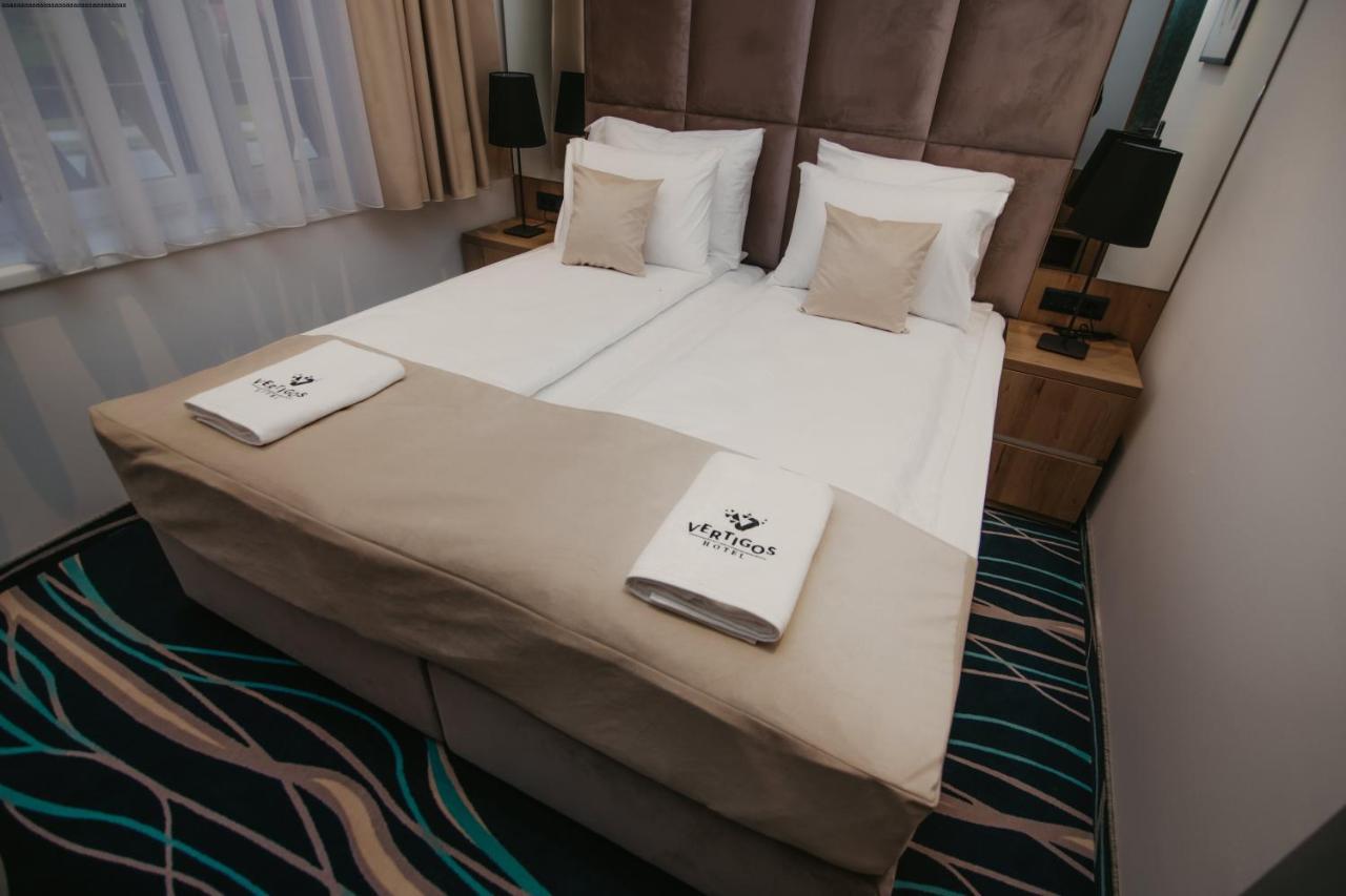 Hotel Vertigos Tuzla Extérieur photo