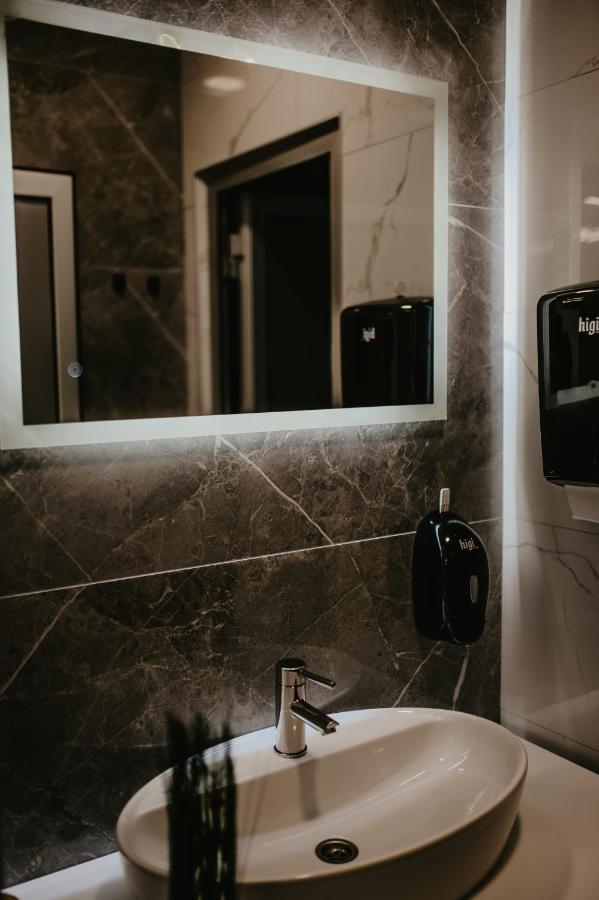 Hotel Vertigos Tuzla Extérieur photo